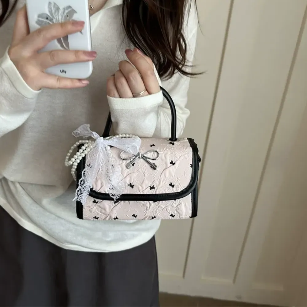 Woman wearing black crossbody bag