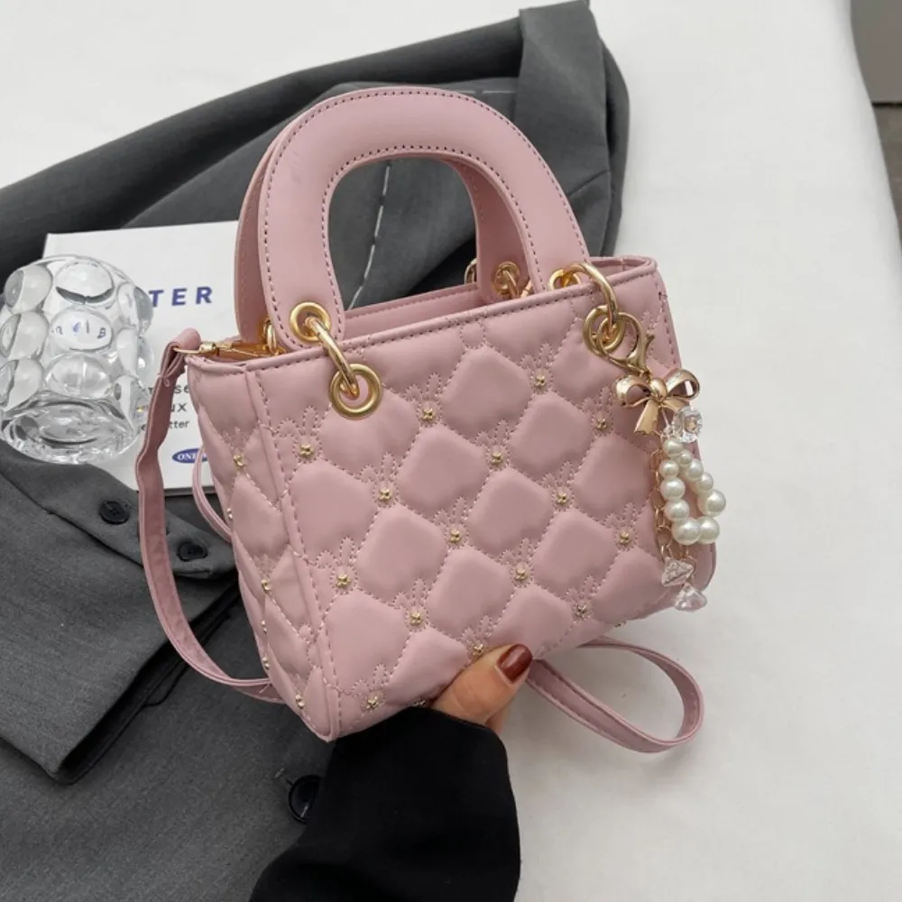 Women's PU leather handbag handle and detail