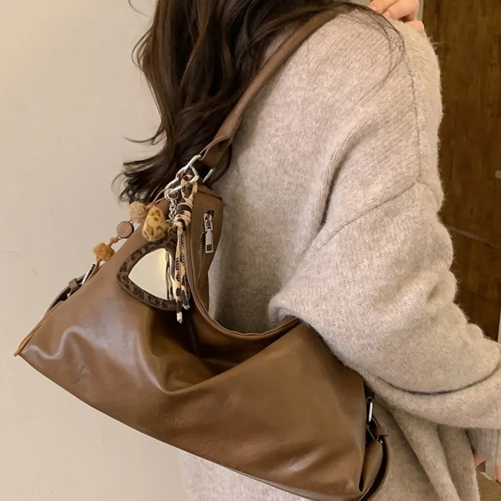 Women’s brown leather shoulder bag for everyday use