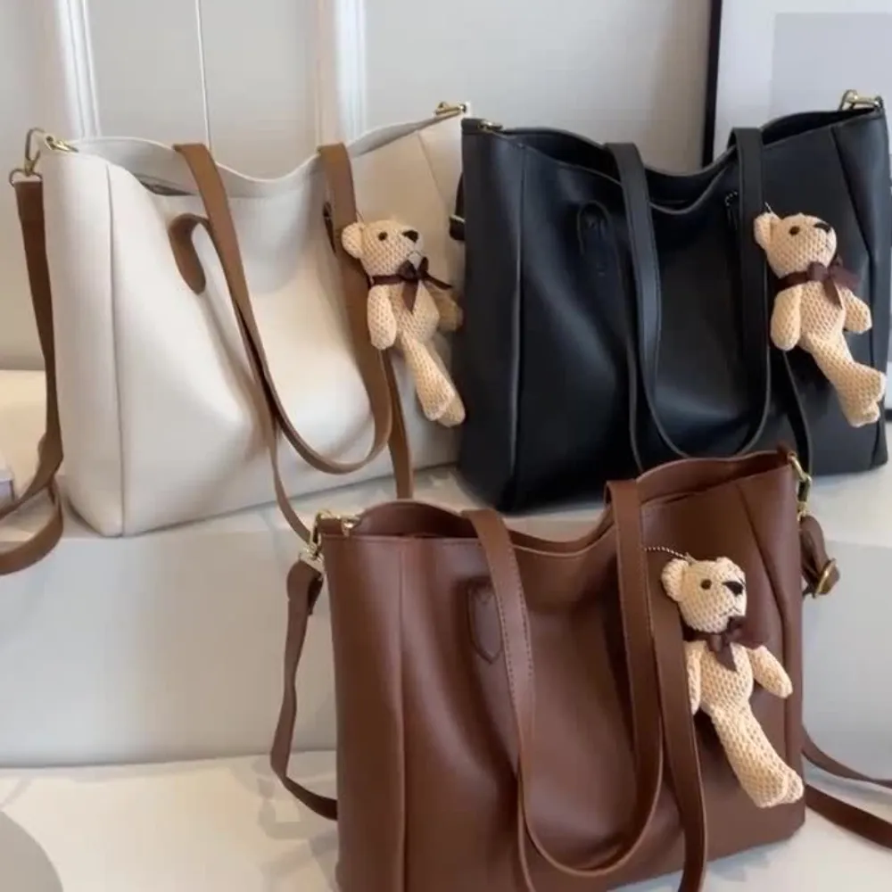 Bag leather with a classic design