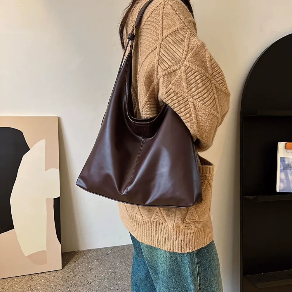 Brown shoulder bag with a classic design