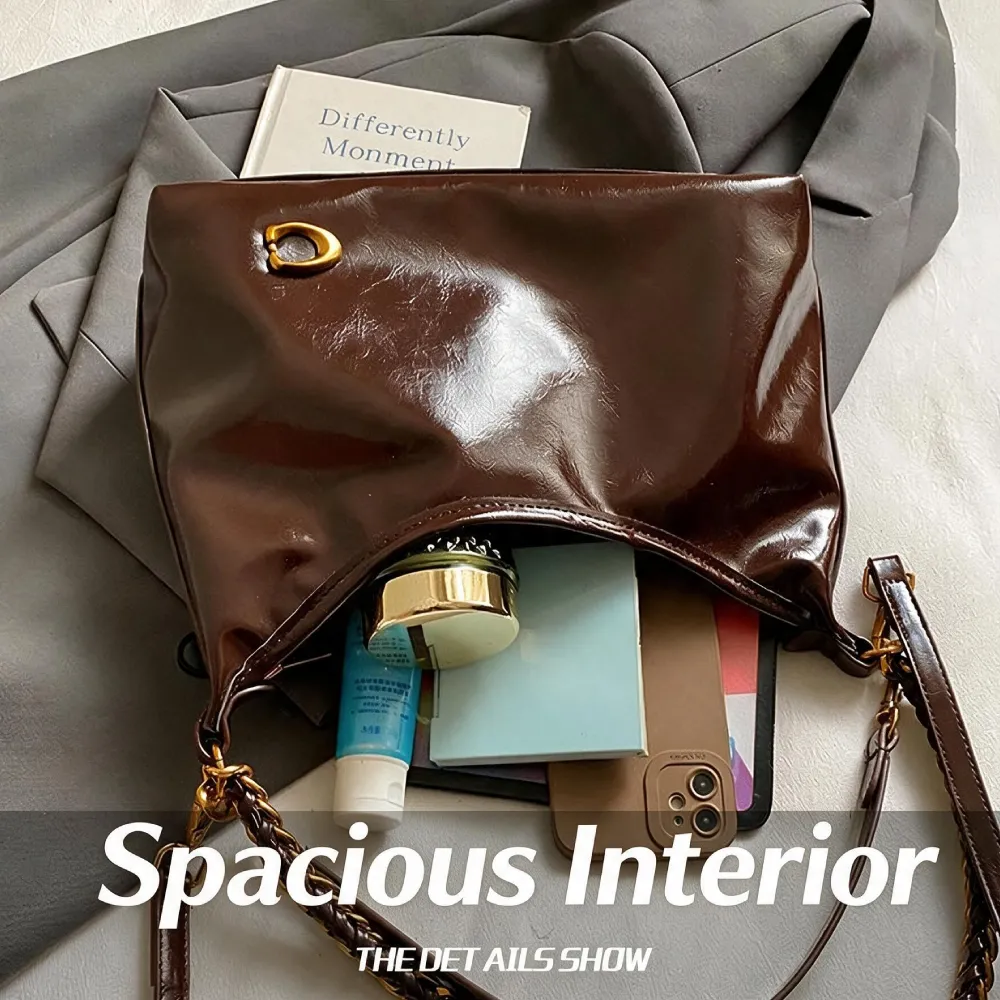 Crodar casual leather shoulder bag with spacious interior